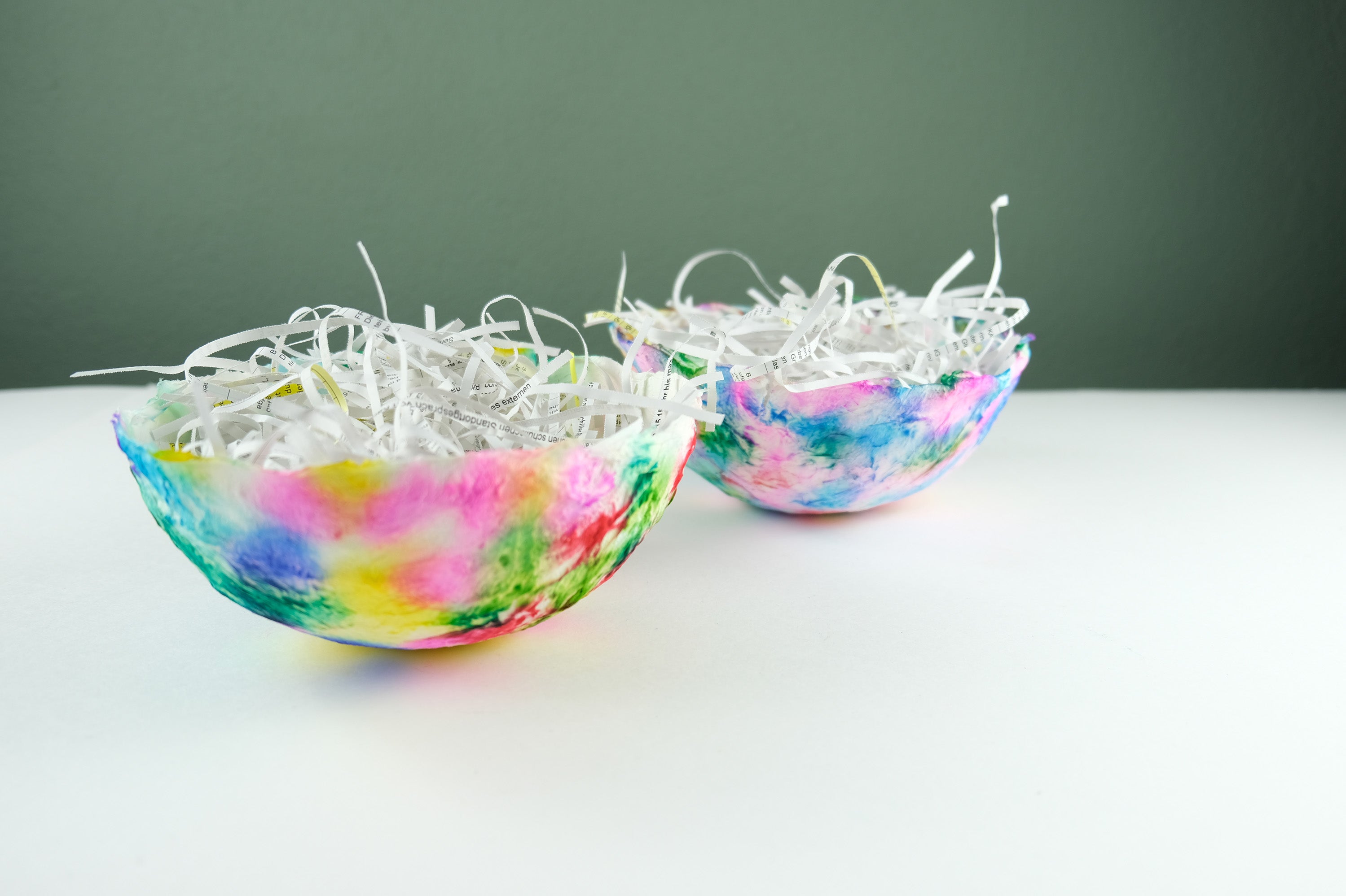 Bastelidee für Ostern: Osterschale aus WC-Papier